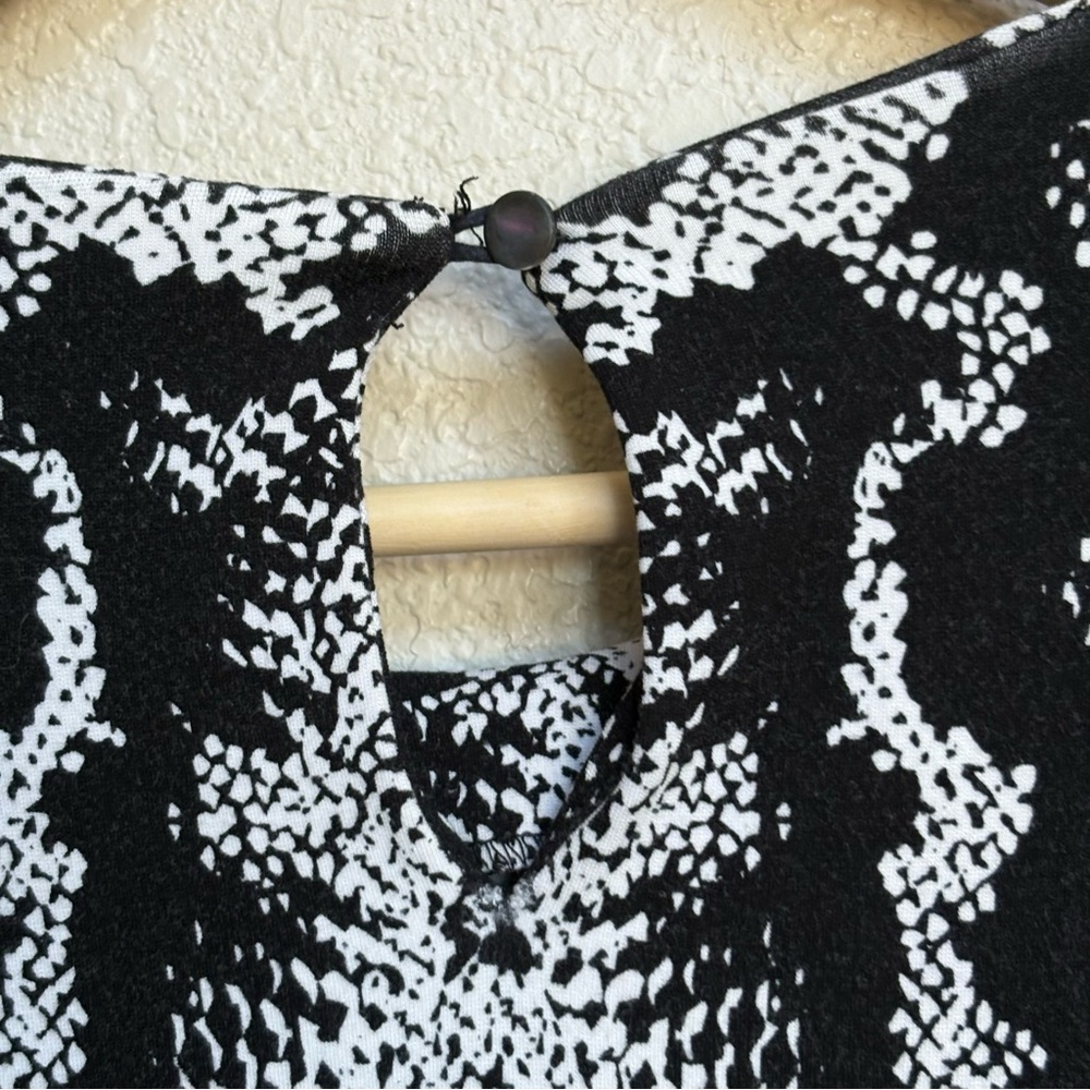 J. McLaughlin Black White Snakeskin‎ Print 3/4 Sheath Dress Large Knee Length - Picture 7 of 8